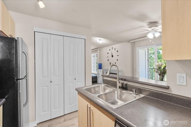 26027 106th Place SE #C302, Kent, WA 98030