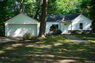 24300 Simmons Avenue, Southfield, MI 48033