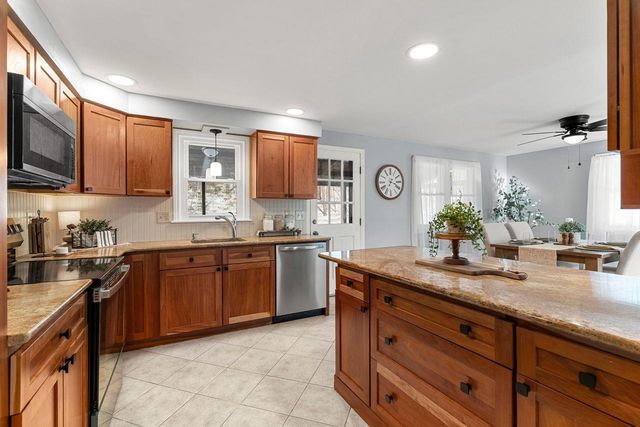 24 Beechwood Road, Hudson, NH 03051