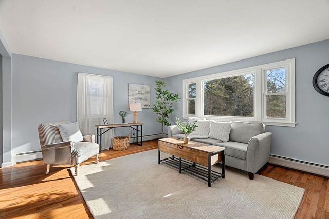 24 Beechwood Road, Hudson, NH 03051