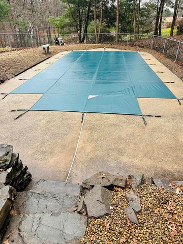 24 Beechwood Road, Hudson, NH 03051