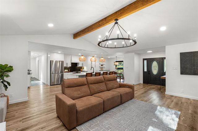 407 Canyon Wren DR, Buda, TX 78610