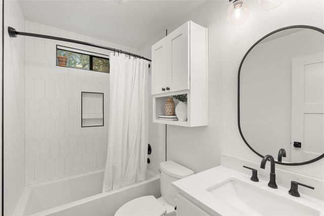407 Canyon Wren DR, Buda, TX 78610
