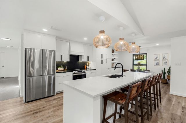 407 Canyon Wren DR, Buda, TX 78610