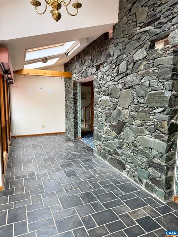 670 BABER LN, Scottsville, VA 24590