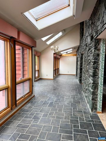 670 BABER LN, Scottsville, VA 24590