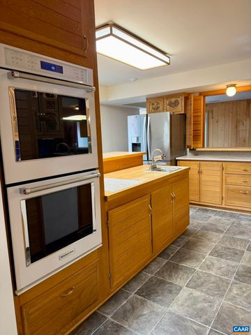 670 BABER LN, Scottsville, VA 24590