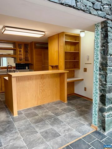 670 BABER LN, Scottsville, VA 24590