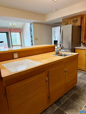 670 BABER LN, Scottsville, VA 24590