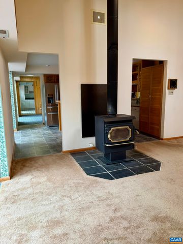 670 BABER LN, Scottsville, VA 24590