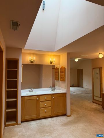 670 BABER LN, Scottsville, VA 24590