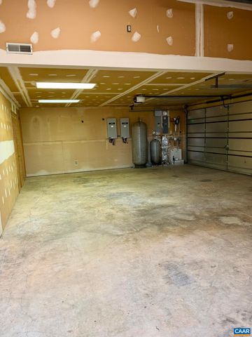 670 BABER LN, Scottsville, VA 24590