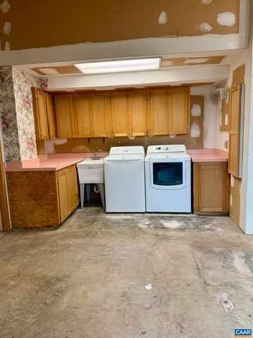 670 BABER LN, Scottsville, VA 24590