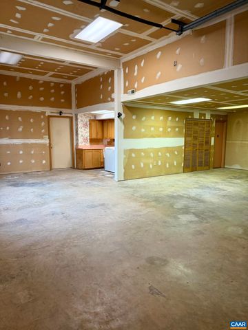 670 BABER LN, Scottsville, VA 24590