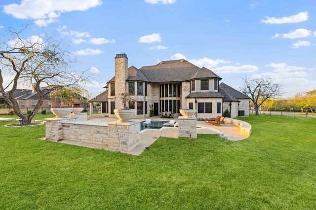 332 Sedona Falls Drive, Sunnyvale, TX 75182
