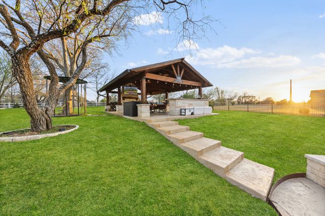 332 Sedona Falls Drive, Sunnyvale, TX 75182