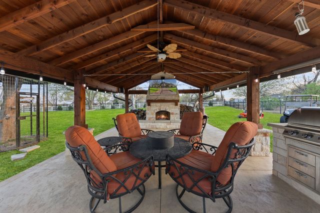 332 Sedona Falls Drive, Sunnyvale, TX 75182