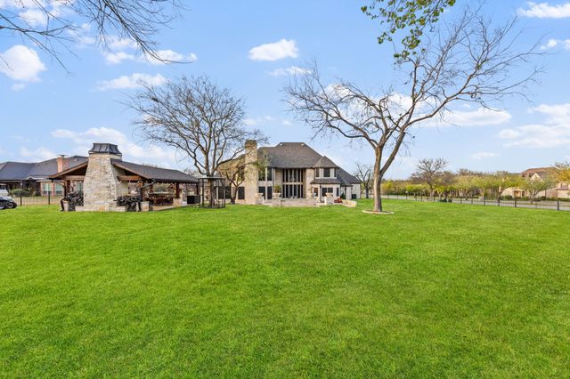 332 Sedona Falls Drive, Sunnyvale, TX 75182