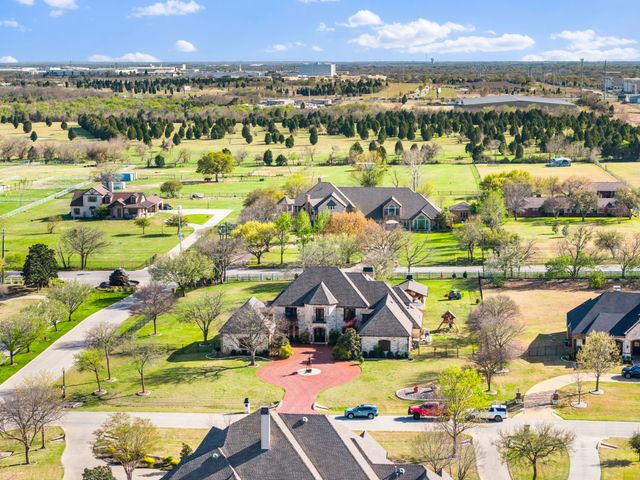 332 Sedona Falls Drive, Sunnyvale, TX 75182