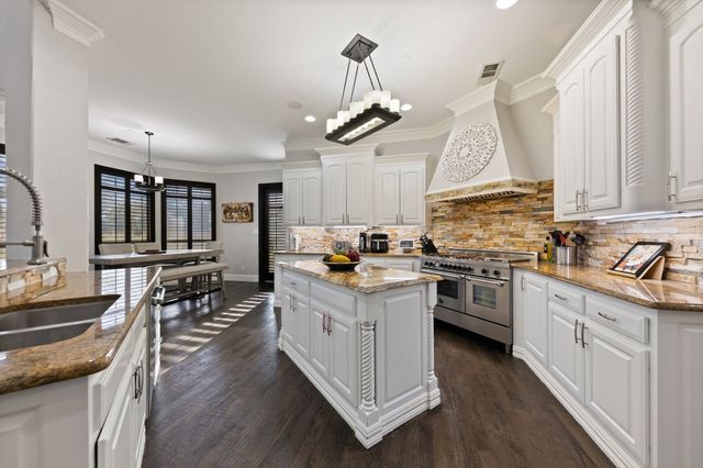 332 Sedona Falls Drive, Sunnyvale, TX 75182