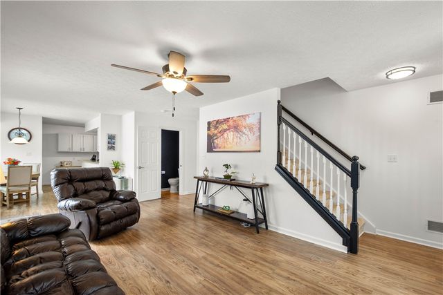 221 Arrowhead Ln, Nottingham, PA 15330