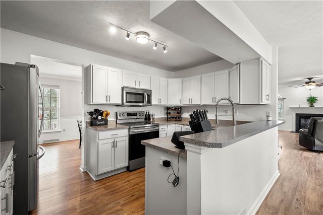 221 Arrowhead Ln, Nottingham, PA 15330