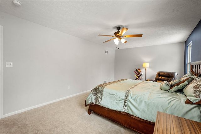 221 Arrowhead Ln, Nottingham, PA 15330