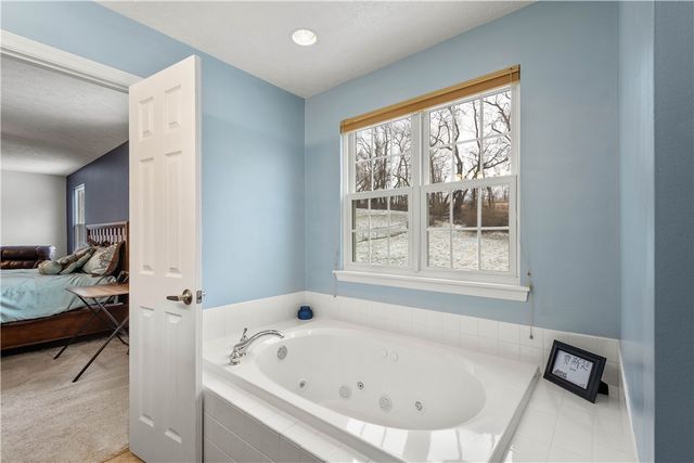 221 Arrowhead Ln, Nottingham, PA 15330