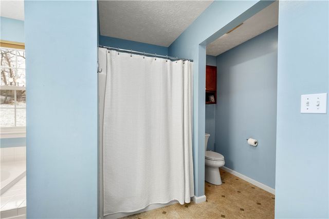 221 Arrowhead Ln, Nottingham, PA 15330