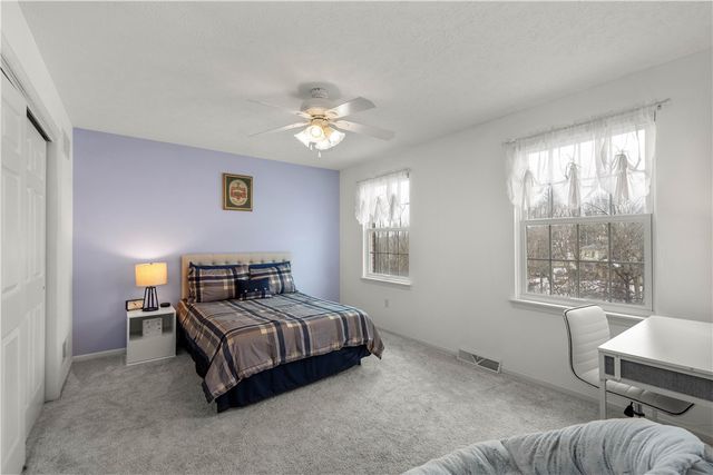 221 Arrowhead Ln, Nottingham, PA 15330