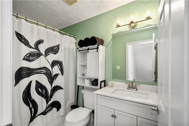 221 Arrowhead Ln, Nottingham, PA 15330