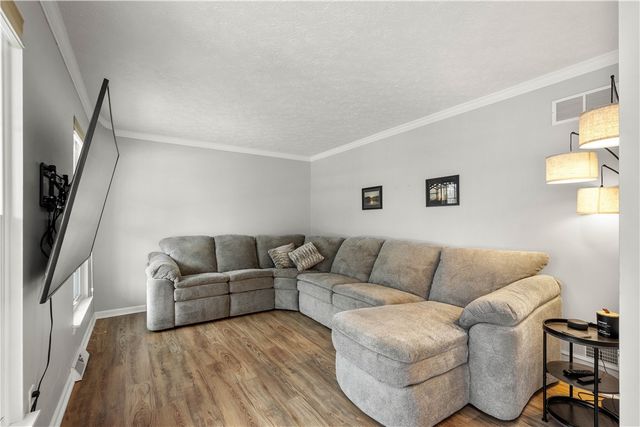 221 Arrowhead Ln, Nottingham, PA 15330