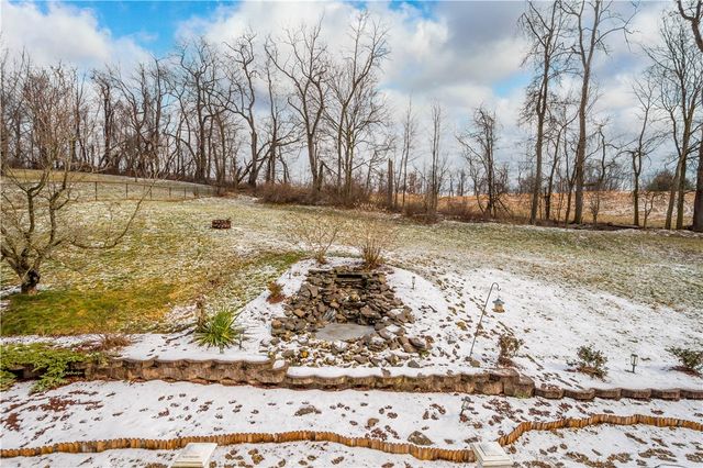 221 Arrowhead Ln, Nottingham, PA 15330