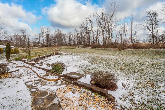 221 Arrowhead Ln, Nottingham, PA 15330