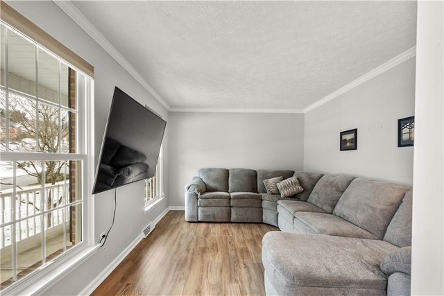 221 Arrowhead Ln, Nottingham, PA 15330