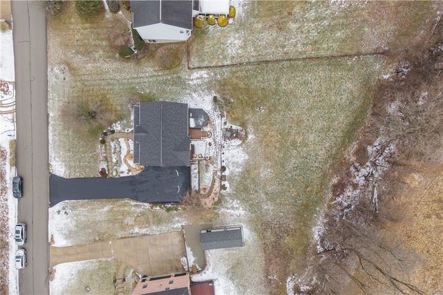 221 Arrowhead Ln, Nottingham, PA 15330