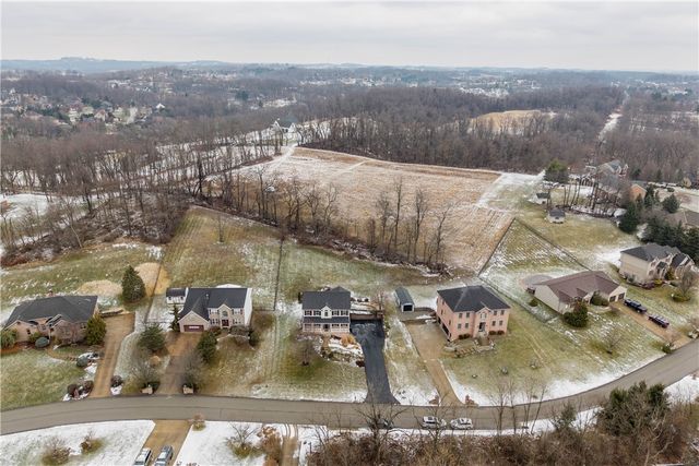 221 Arrowhead Ln, Nottingham, PA 15330