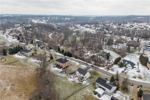 221 Arrowhead Ln, Nottingham, PA 15330