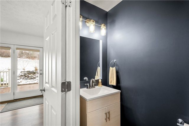 221 Arrowhead Ln, Nottingham, PA 15330