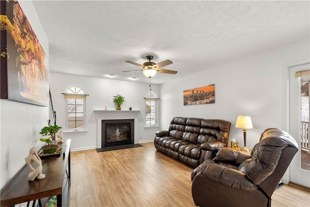 221 Arrowhead Ln, Nottingham, PA 15330