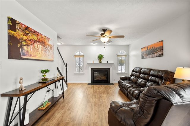 221 Arrowhead Ln, Nottingham, PA 15330