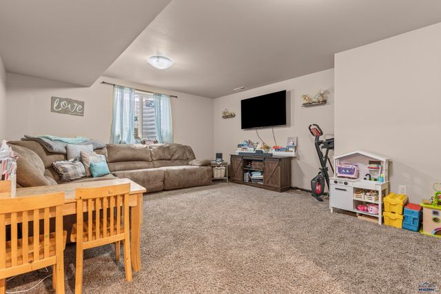 524 DIAMOND RIDGE BOULEVARD, Rapid City, SD 57703