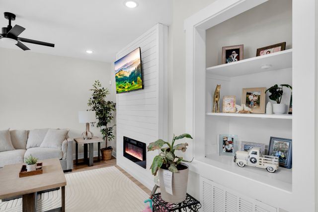 795 19th Ave, W, Springfield, TN 37172