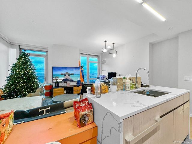 13327 39th Avenue 5Q, Flushing, NY 11354