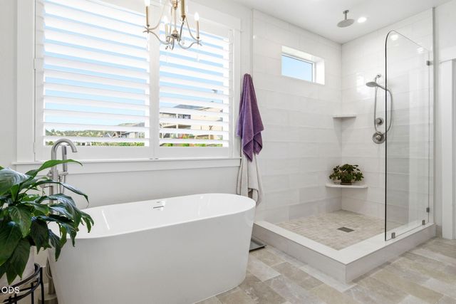 547 W La Strada Circle, Medford, OR 97504