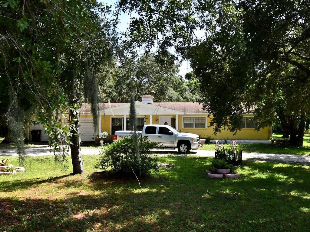 819 Tumblin Kling Road, Fort Pierce, FL 34982