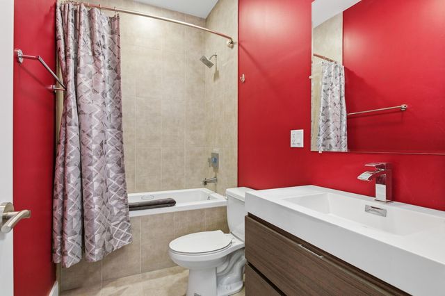 1418 W Fillmore Street 3W, Chicago, IL 60607