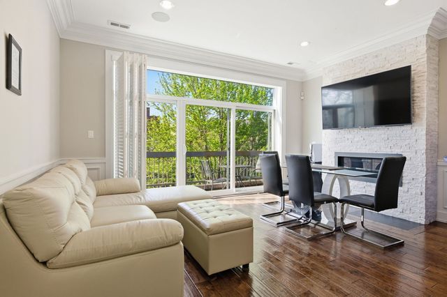 1418 W Fillmore Street 3W, Chicago, IL 60607