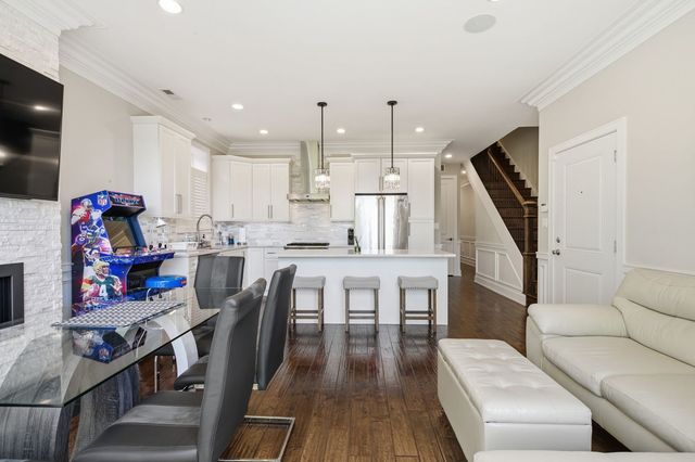 1418 W Fillmore Street 3W, Chicago, IL 60607