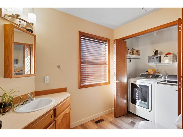 7655 RIDGEWOOD Dr, Gladstone, OR 97027